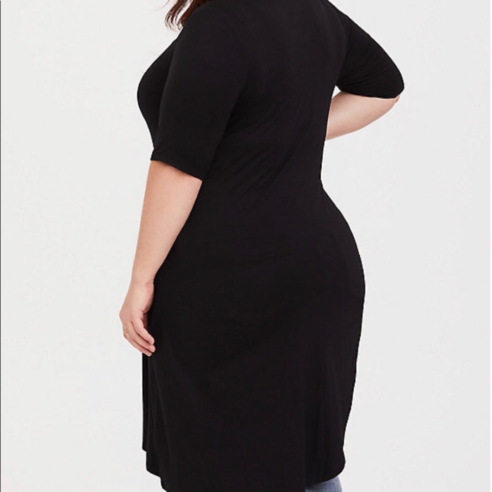 Torrid black asymmetrical side twist tunic tee - Picture 3 of 5